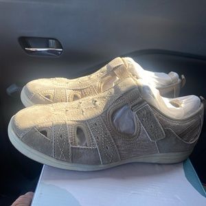 Earth Origins Suede light brown, Effie wide 9.5 Wide